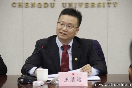 王校_已裁剪.jpg