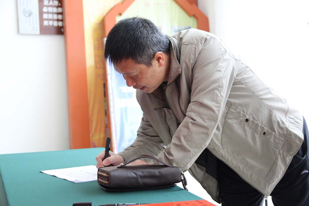 校友签到1.jpg 校友签到1.jpg